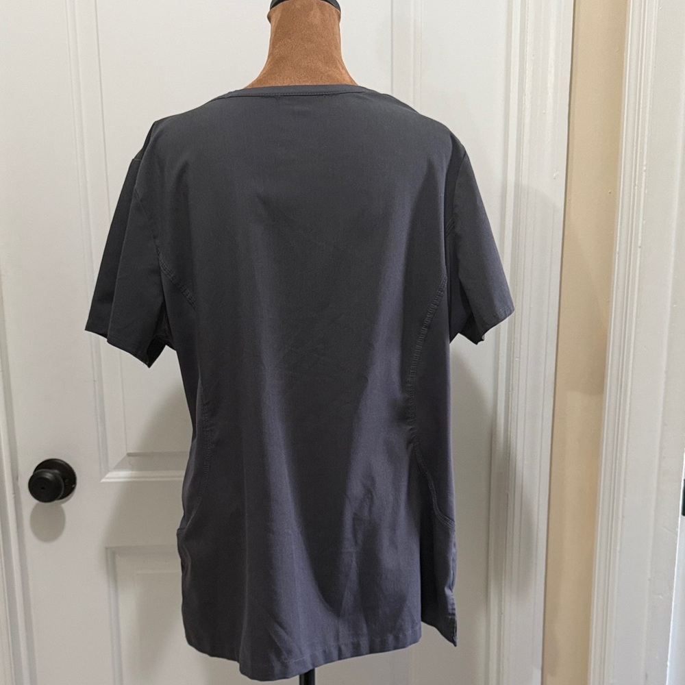 Healing Hands Charcoal V-Neck Short Sleeve Scrub Top - Picture 4 of 4